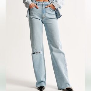 Abercrombie
The 90s Relaxed Jean High Rise